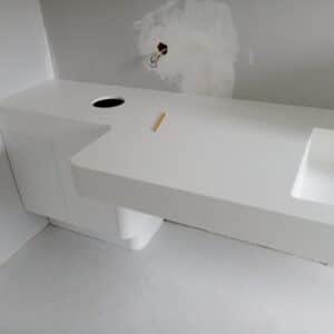 Blat zintegrowany z umywalką z solid surface