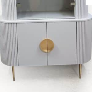 art deco witryna Rondo 1 szara z lamelami, złoty uchwyt w dolnej szafce
