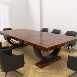 duzy drewniany stol sala konferencyjna