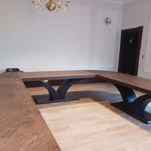 duzy stol konferencyjny art deco w ksztalcie u
