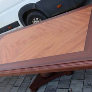 stol konferencyjny 6m mahon orzech ukladany fornir na blacie