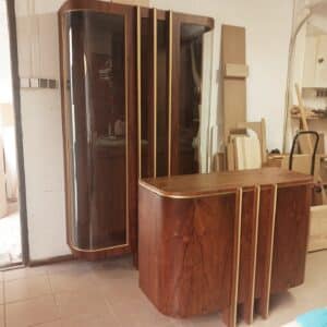 meble zaokraglone szklo drewno zloto