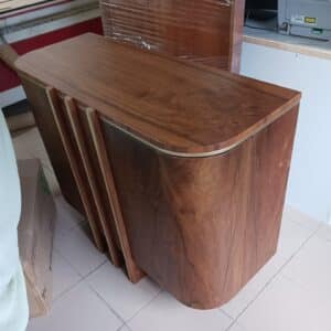 meble zaokraglone szklo drewno zloto 1