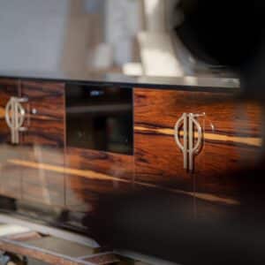 szafk art deco palisander duze uchwyty mosiezne